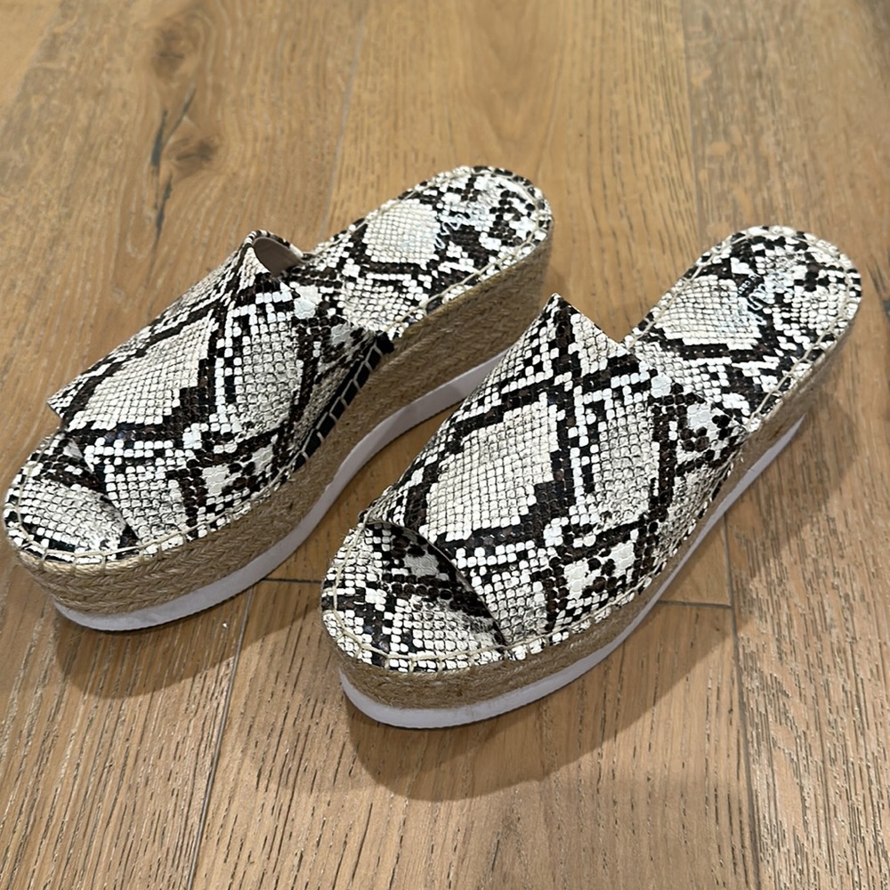 Platform Sandals - Picture 3 of 4